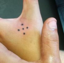 Cuidado si ves a alguien con el tatuaje de los cinco puntos: qu&eacute; significa realmente