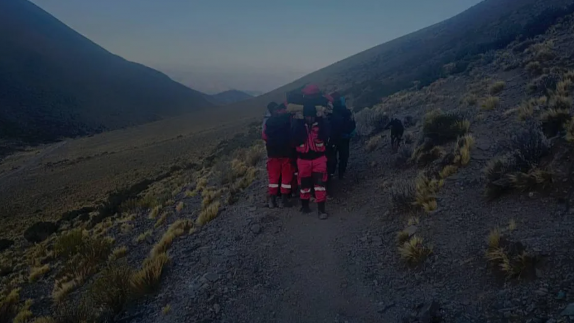 Rescate extremo en Tilcara: caminaron horas por un sendero inhóspito para salvar a una mujer