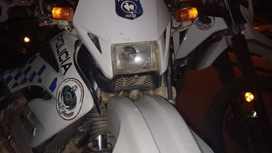 Destrozaron las motos de polic�as juje�os: "hubo tiros al aire"