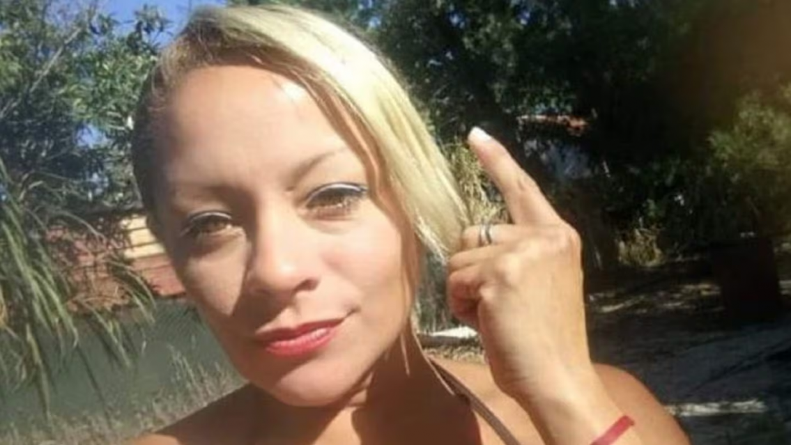 La mat�, prendi� fuego el cuerpo y se llev� una prenda personal como "trofeo"