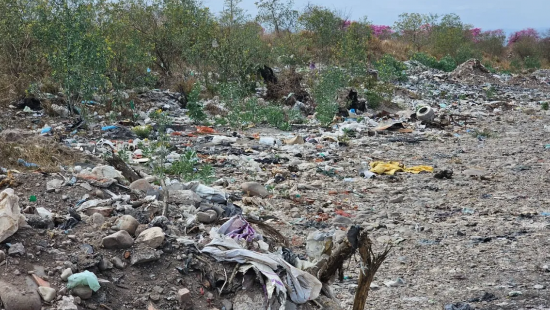 Basurales en aumento: Monterrico suma otro foco crítico de contaminación ambiental