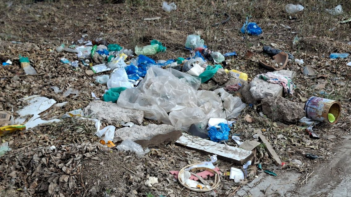 Vecinos de Santa B�rbara exigen soluciones ante un microbasural que no deja de crecer