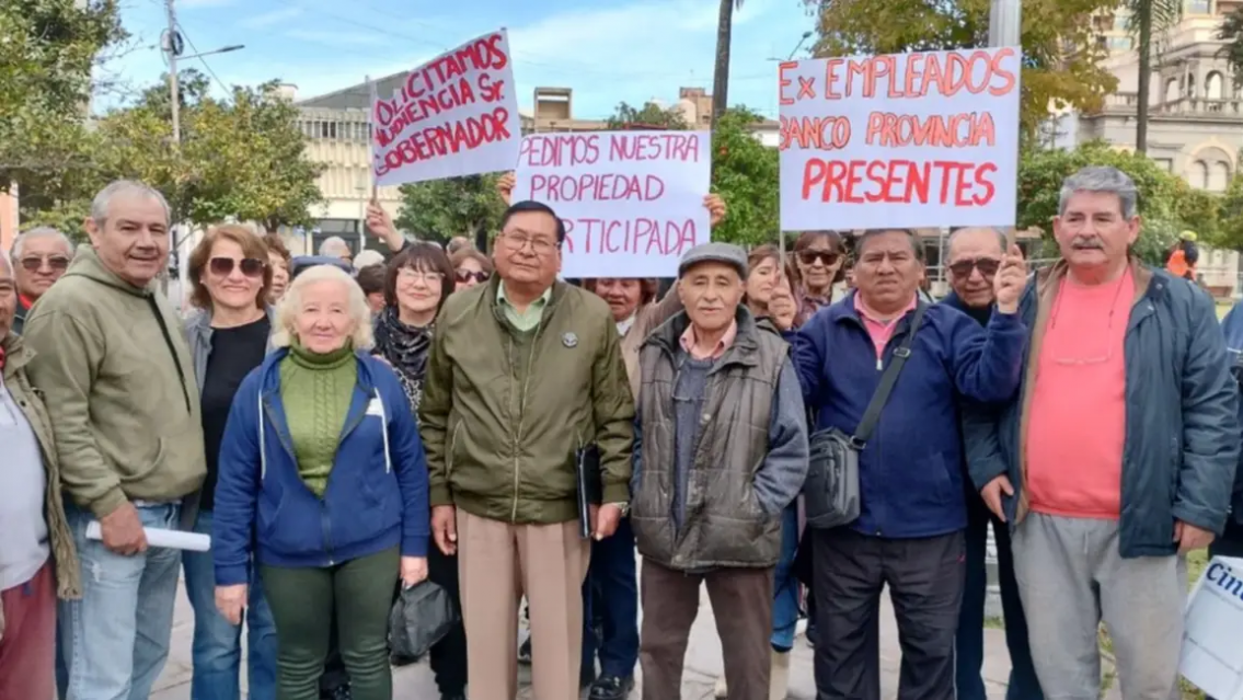 Se conoci� el reclamo de ex empleados del Banco Provincia