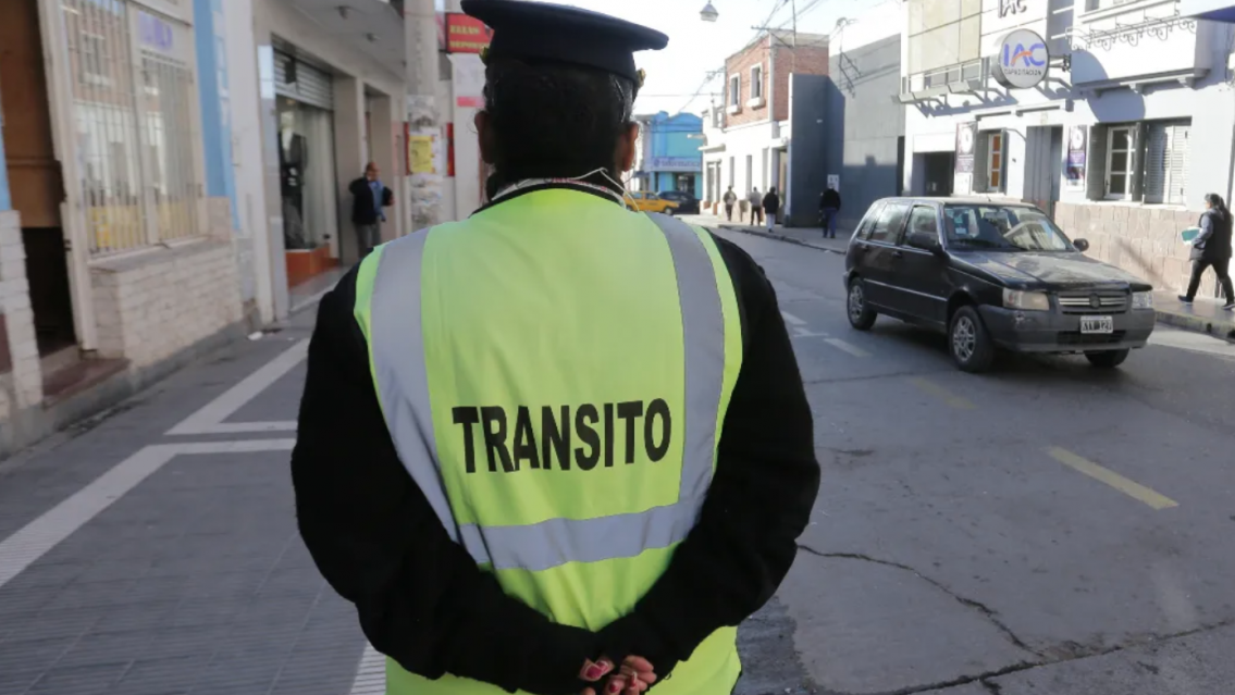 Polic�as de tr�nsito dejar�n de controlar el estacionamiento tarifado en San Salvador