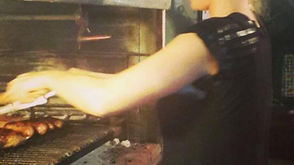 La nueva vida de Mariana Nannis: filtraron una foto que la muestra trabajando en una parrilla