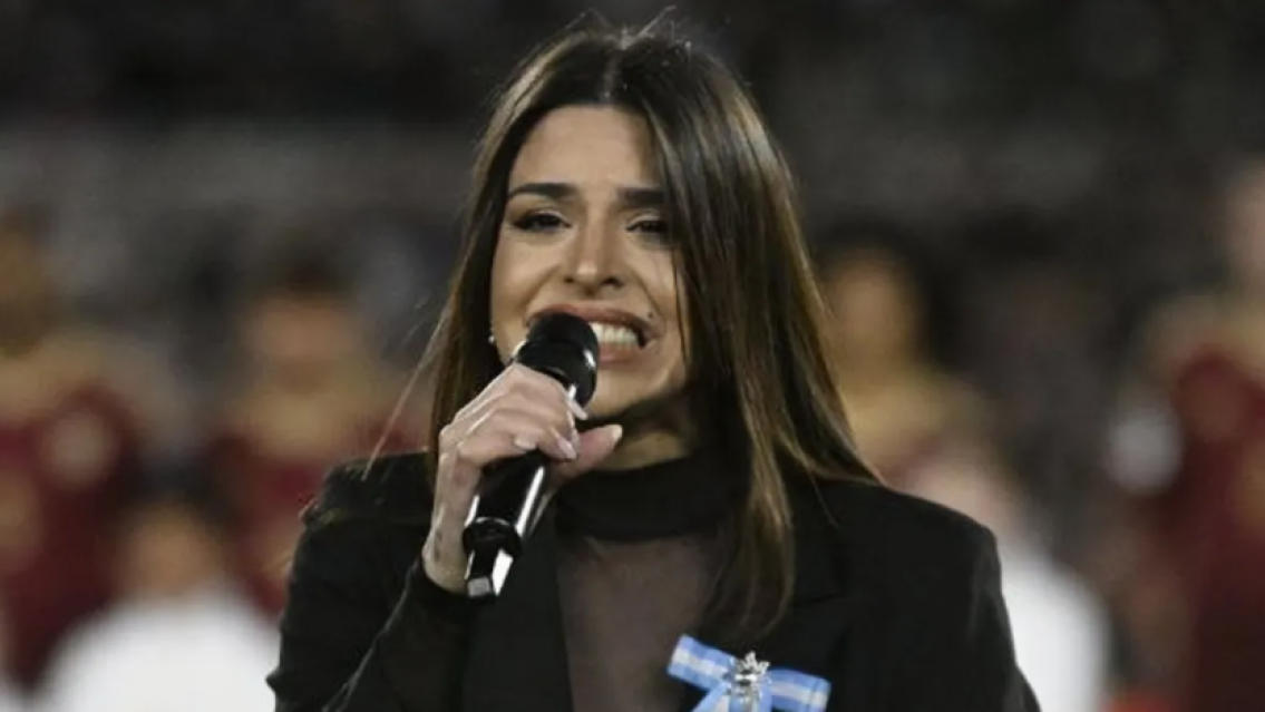 Destruyeron el corazón de Euge Quevedo por como cantó el Himno: ella salió a defenderse