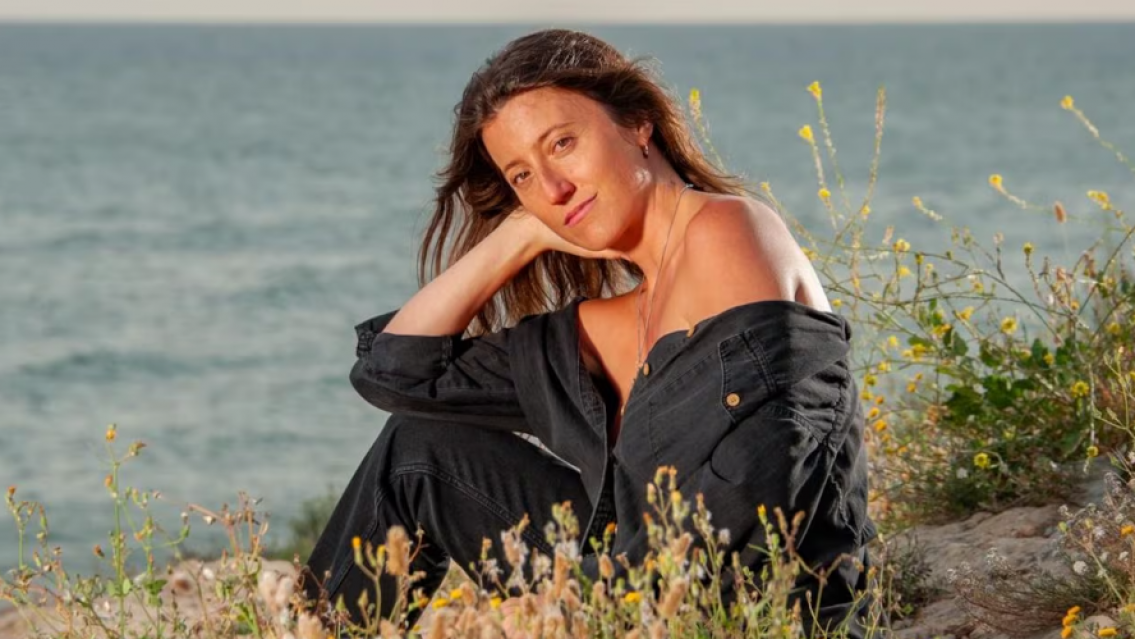 Se hizo viral por no usar ropa interior y ahora invita a otras mujeres a que hagan lo mismo