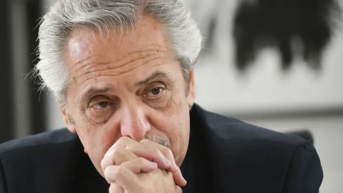 Bajo poncho "lo quieren salvar": el pedido de Alberto Fern�ndez a la justicia