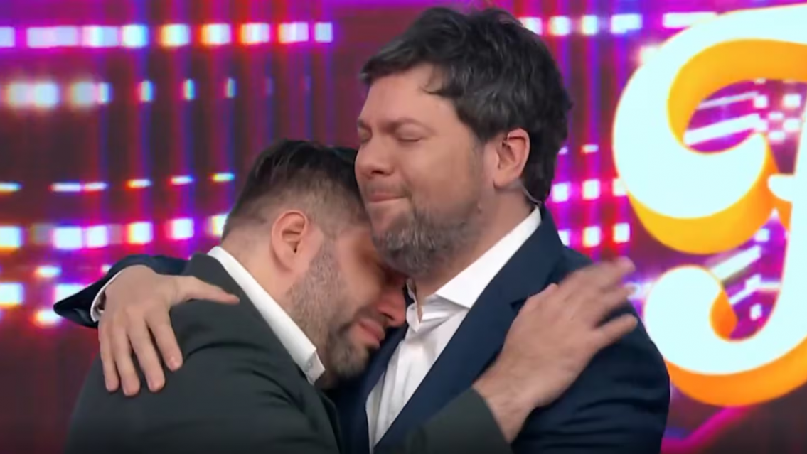 Llanto desconsolado de Guido Kaczka con un participante de su programa