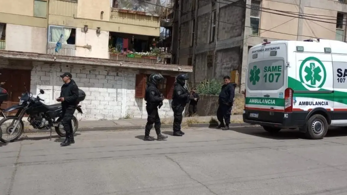 Jujeño salvaje le quebró un hueso a una mujer policía en medio de un procedimiento