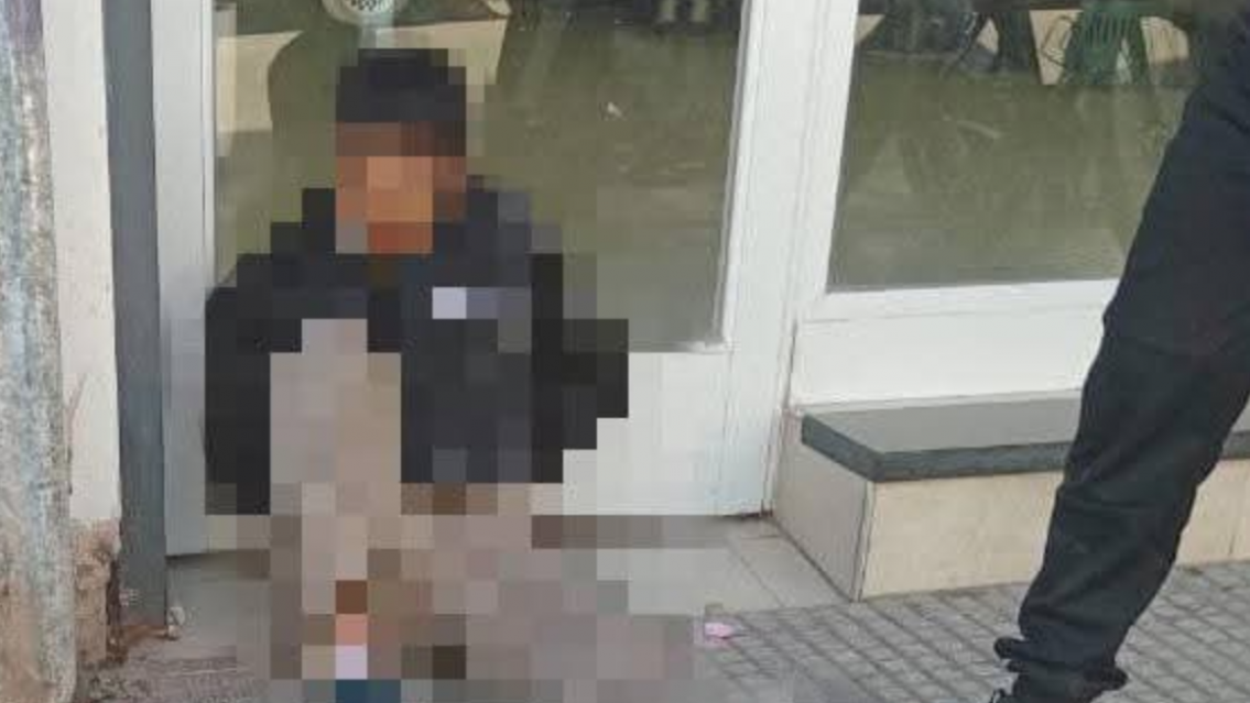 Polic�a juje�o estaba de franco, escuch� gritos de una mujer y la salv� de lo peor