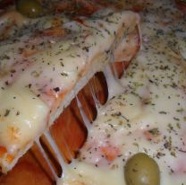 Ojo con esa pizza: ANMAT prohibió un queso cremoso