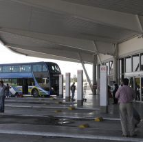 Se bajó en la terminal de Santiago para ir al baño y se subió a otro micro: su mami desesperada