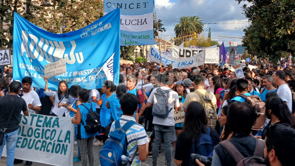 Paro nacional de docentes universitarios por veto a la ley de financiamiento