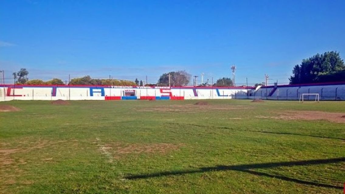 Se descompens� una nene mientras entrenaba en una canchita de f�tbol y muri�