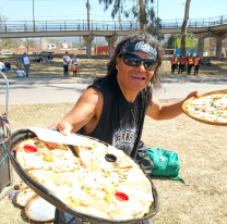 Camilo: un verdadero ejemplo de solidaridad, llegó a Ciudad Cultural a repartir pizzas