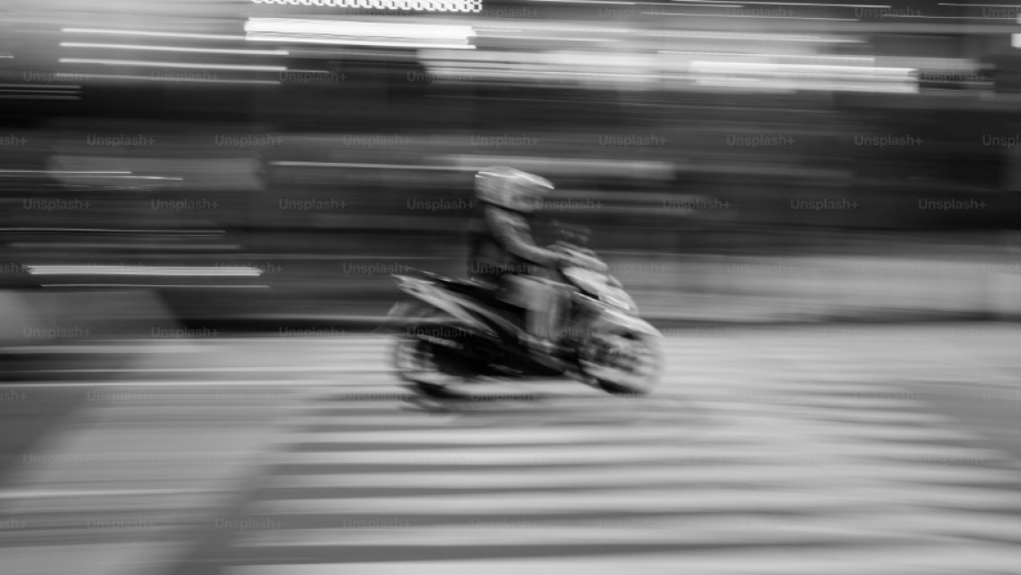 Violento al volante quiso chocar con su pareja embarazada y ella se tiró de la moto