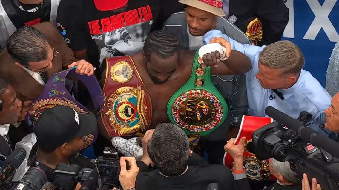 Terence Crawford destron� a "Canelo" y le quit� sus cuatro cinturones: paliza