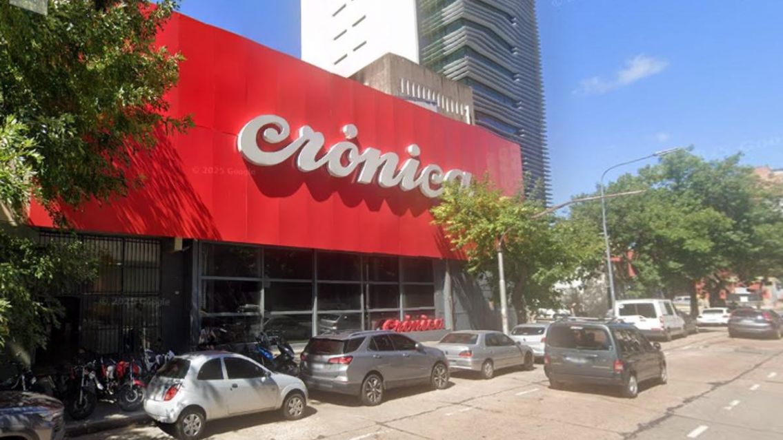 Endemoniado se meti� en Cr�nica TV y 'punte�' a trabajador: suspendieron el noticiero