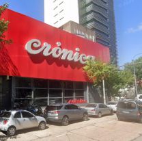 Endemoniado se metió en Crónica TV y 'punteó' a trabajador: suspendieron el noticiero