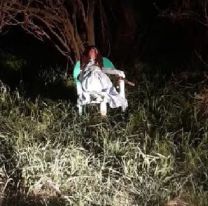 Encontraron una muñeca maldita atada a una silla en el medio del monte