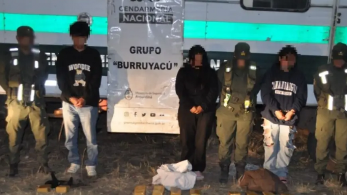 Gendarmer�a secuestr� m�s de 12 kilos de coca�na en un colectivo en Tucum�n