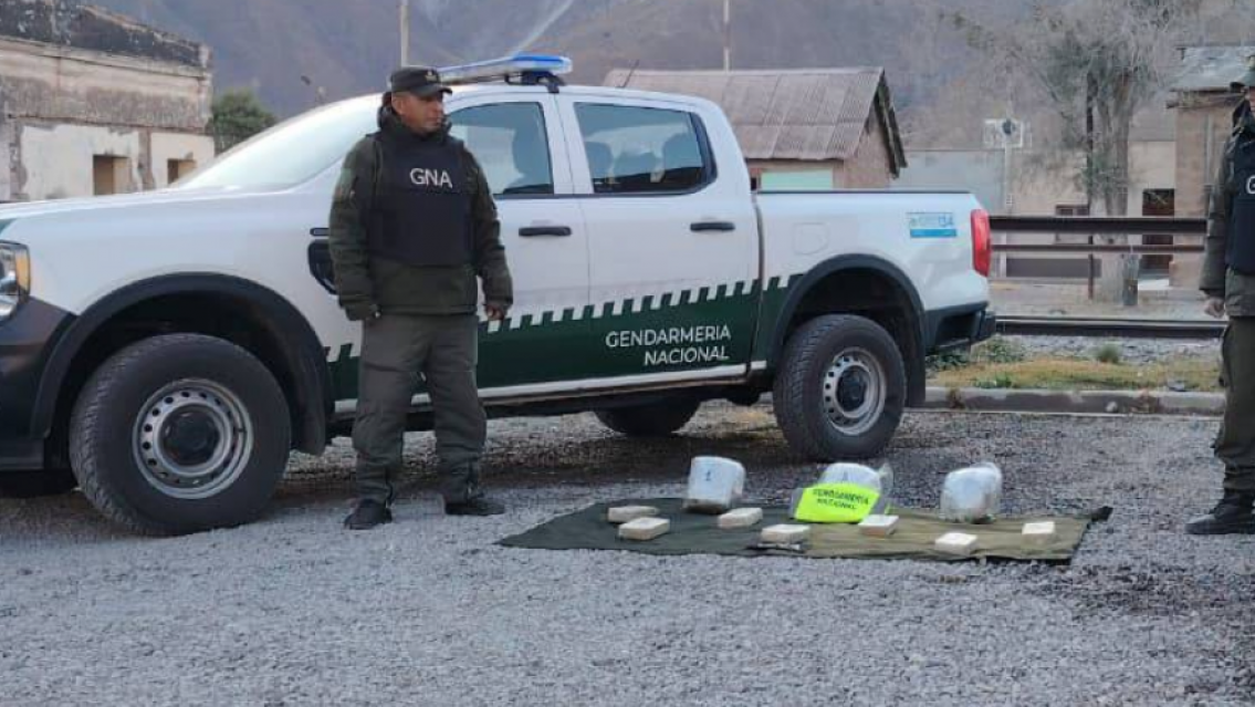 Gendarmer�a incaut� coca�na, marihuana y m�s de 200 kilos de hojas de coca en la Quebrada de Humahuaca