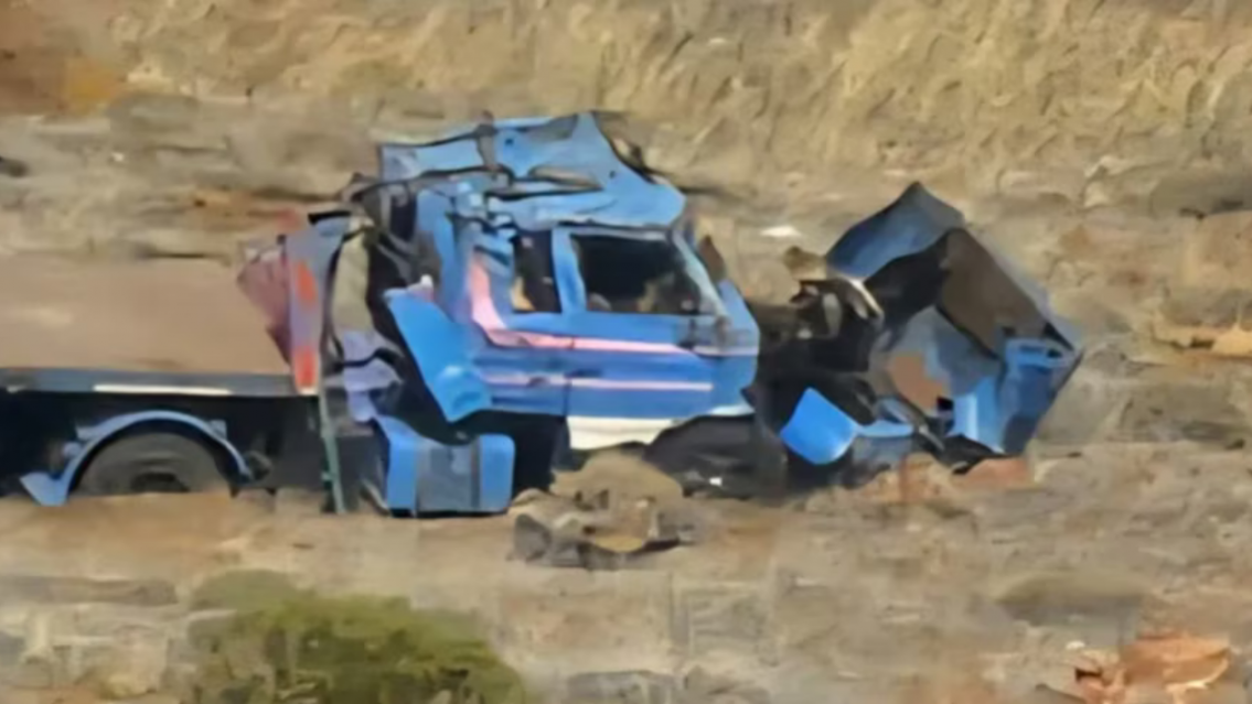 Brutal accidente: camión sin frenos desbarrancó y el chofer se salvó de milagro