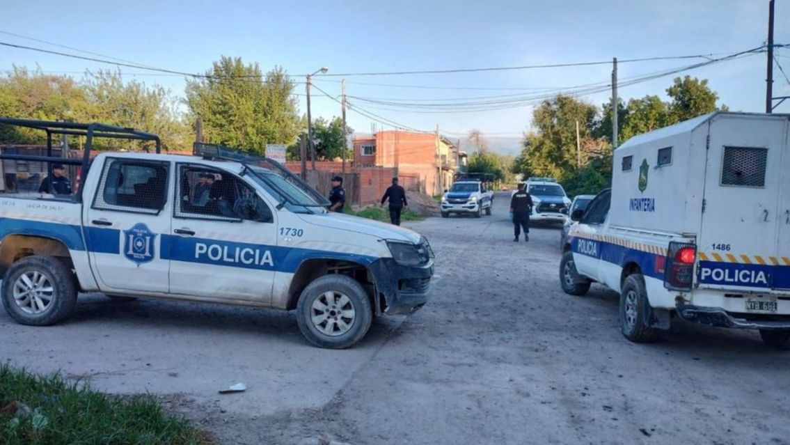 Machirulo se escapó por el fondo de la casa y se fue a lo de su ex: un calvario