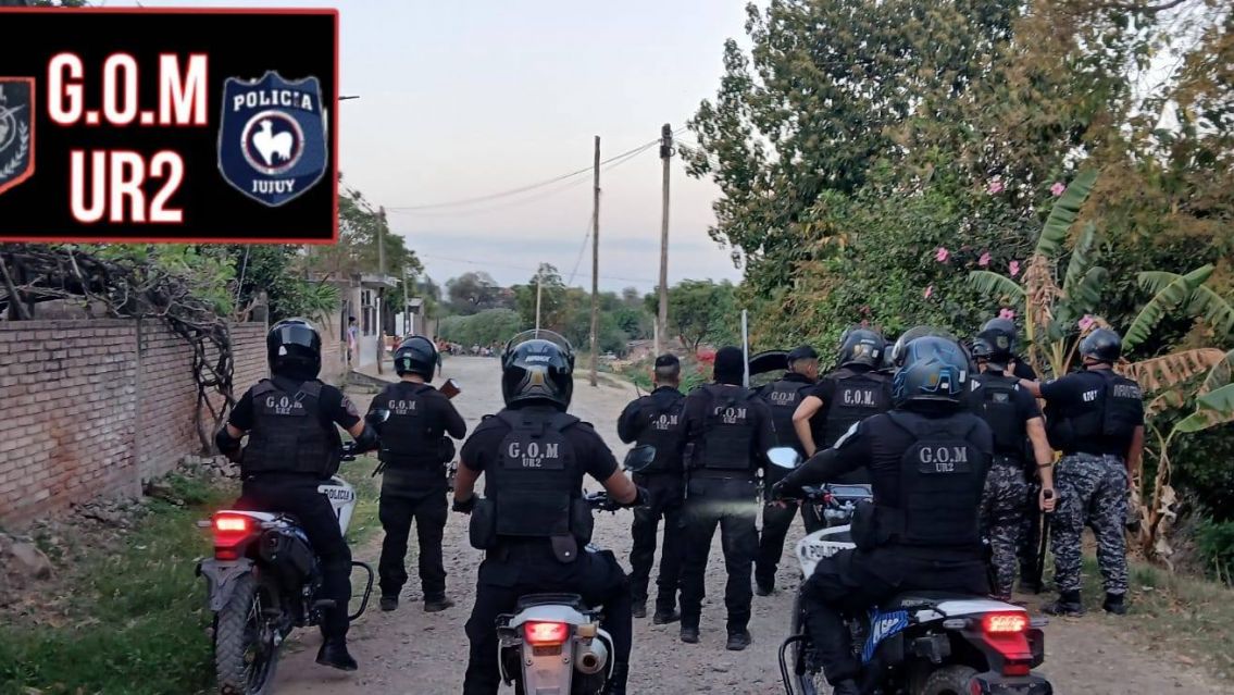 Dos juje�as se agarraron con cuchillos y desataron una batalla campal 