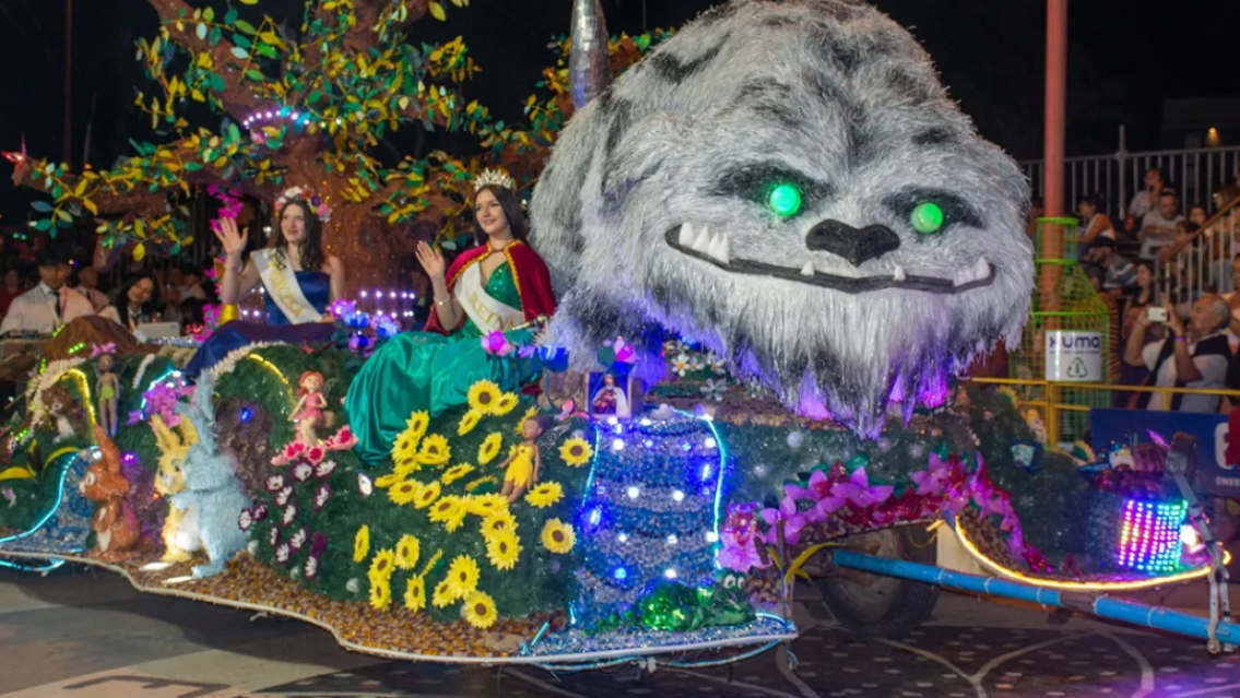 Qu� carrozas desfilan esta noche en la FNE 