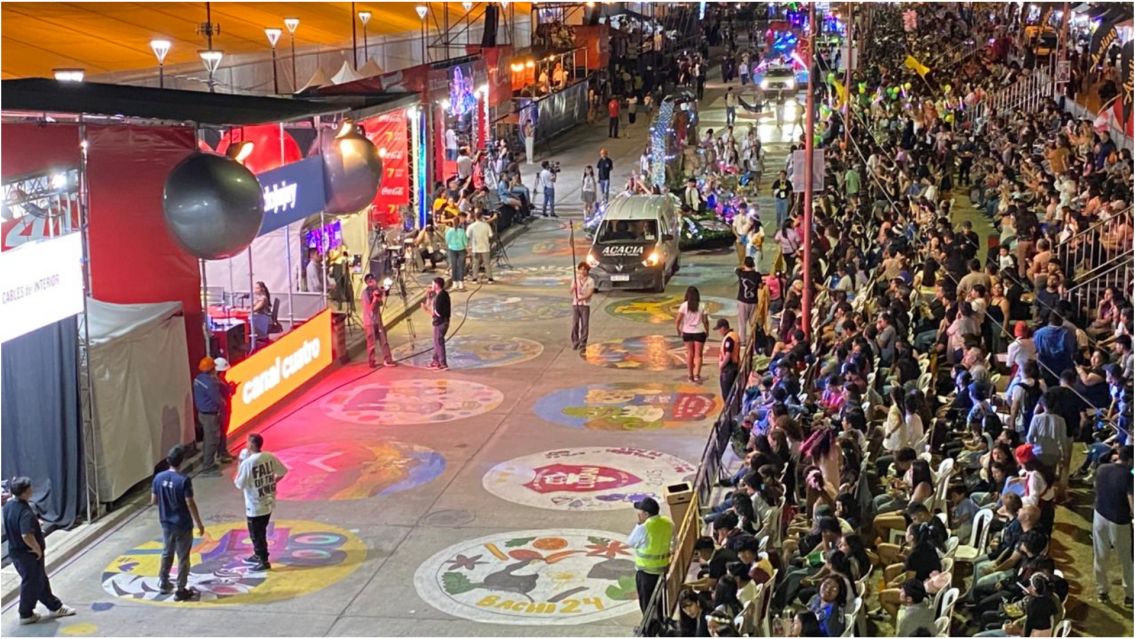 Comenz� el desfile de carrozas en Ciudad Cultural
