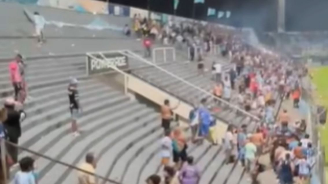 Hinchas del Lobo denuncian represión policial: "había familias"