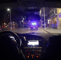 Hallaron muertos a dos niños de 3 y 6 dentro de un auto: la madre quedó detenida por contradicciones