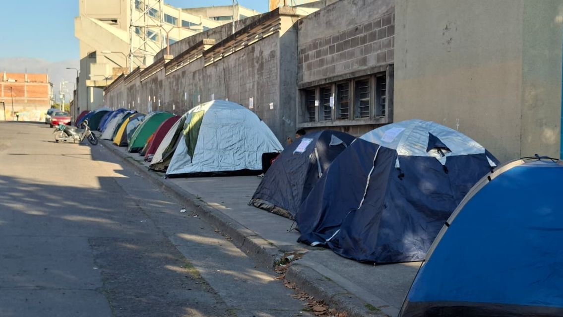 Jóvenes y grandes ya acampan por Airbag en Jujuy