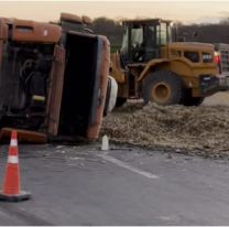 Camión cañero volcó en Ruta 34: tránsito reducido hacia San Pedro