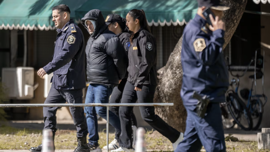 "Muy desmejorado": filtraron una foto del ex de Julieta Prandi en la c�rcel