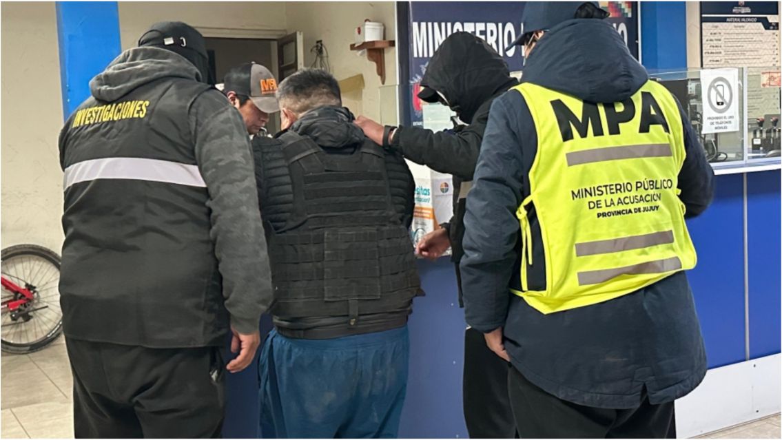 Así fue la salida del país de uno de los sospechosos en el triple crimen