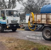 Alto Comedero sin agua: así está trabajando el camión cisterna