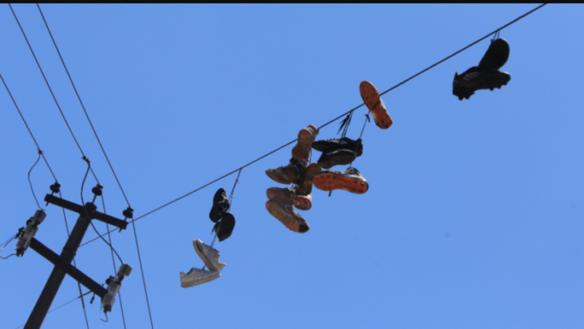 Preocupación porque aparecen más zapatillas colgadas en los cables