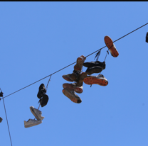 Preocupación porque aparecen más zapatillas colgadas en los cables