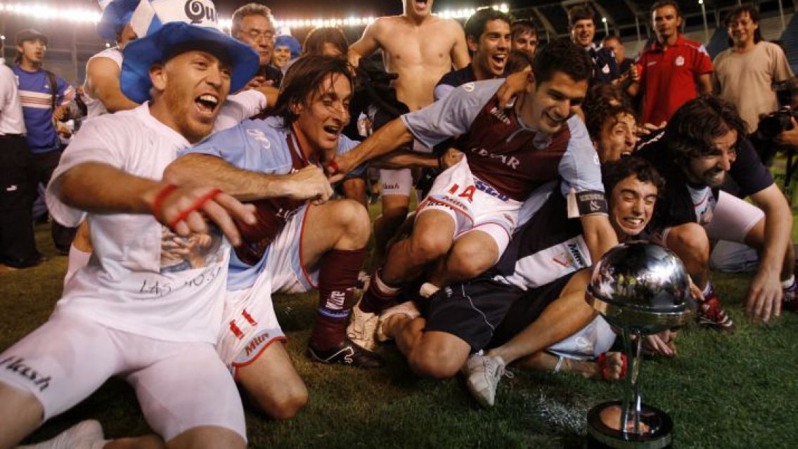 De ser campeón de la Sudamericana y Recopa a descender a la B Metropolitana