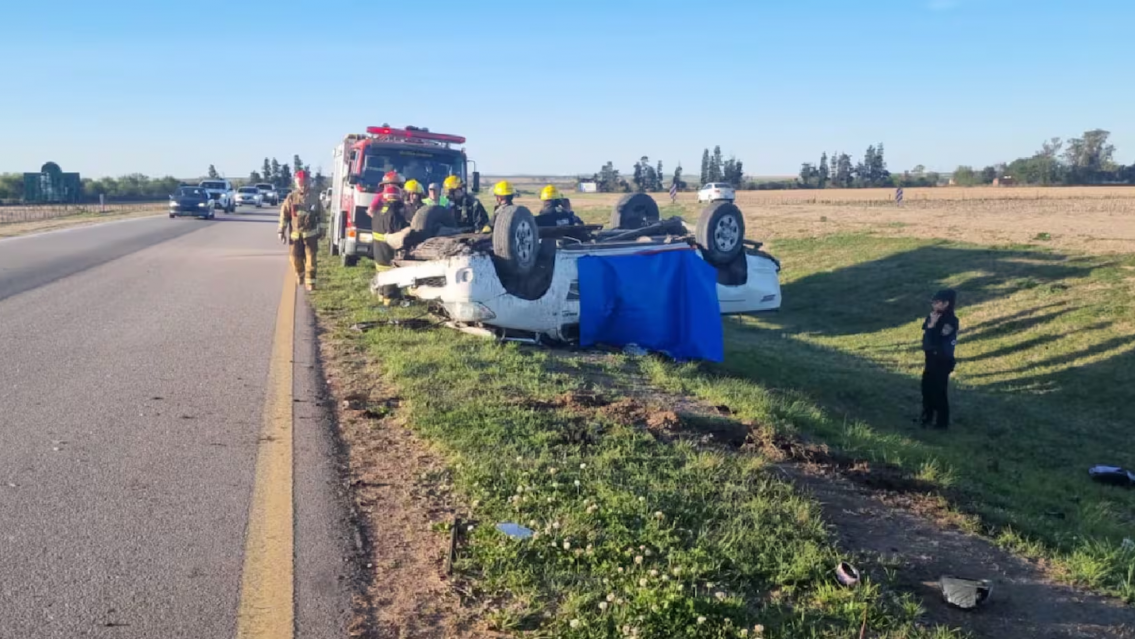 Perdió el control de su camioneta, se le dio vuelta completa y falleció