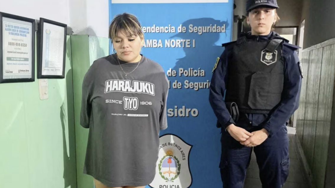 More Rial: esposada, triste, en chancletas y muy vulnerable