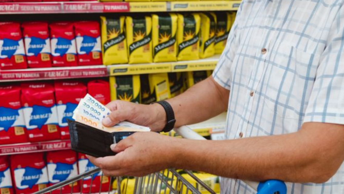 Subas en cadena: qué aumentos golpean el bolsillo desde este mes