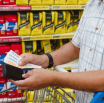 Subas en cadena: qué aumentos golpean el bolsillo desde este mes