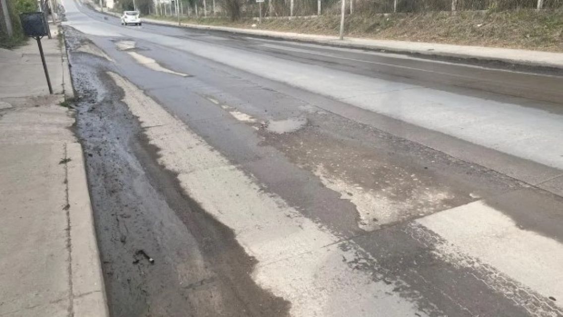 Un barrio de San Salvador se volvió inaguantable del olor: todas las cloacas rotas