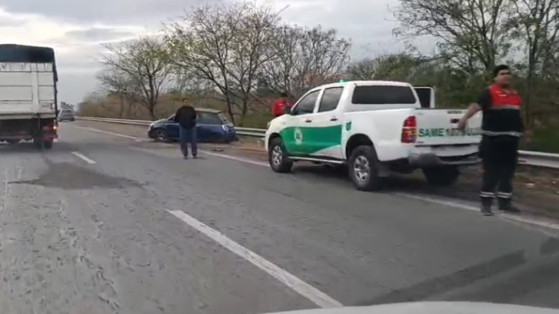 Ruta 66: cami�n perdi� la carga y casi provoca una tragedia