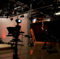 "Son todos unos p..." Tremendo exabrupto de conductor de tv