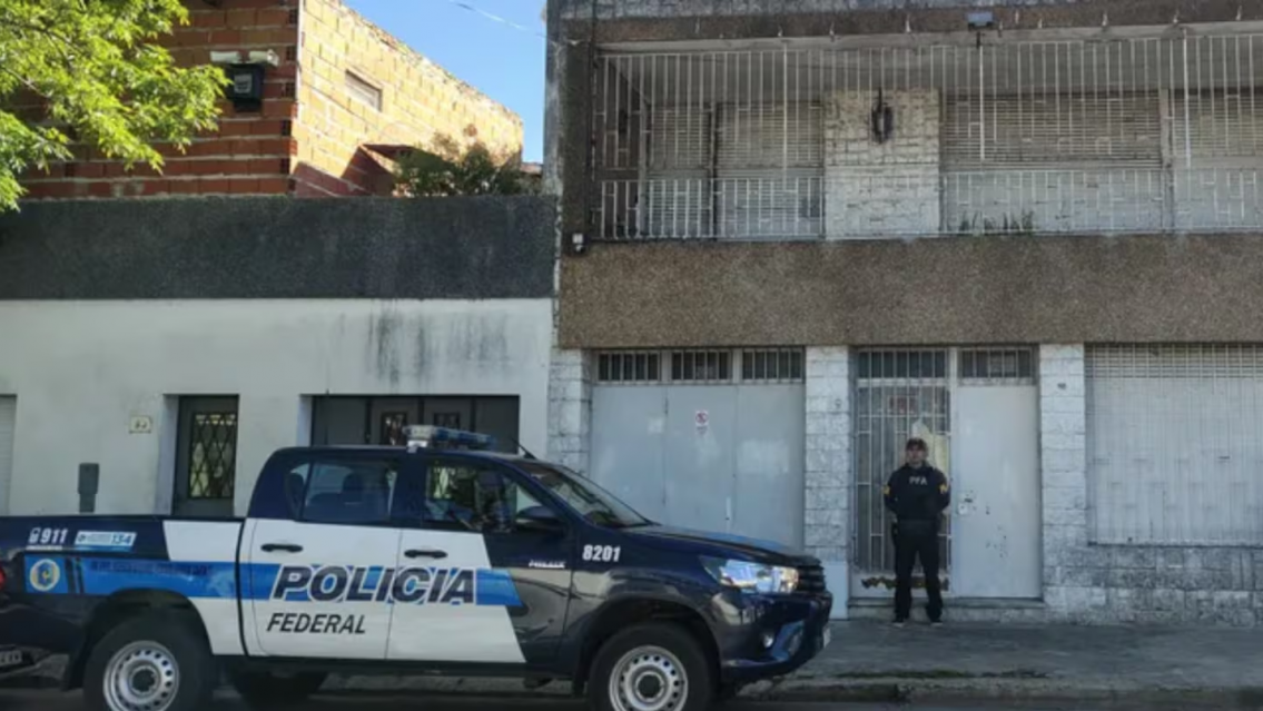 Desesperada: salió a la calle, contó que estaba secuestrada y que la tenían así hace 20 años